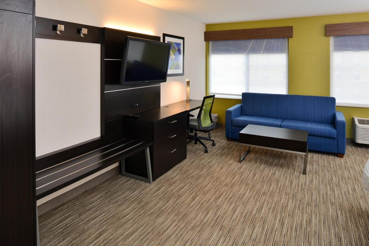 Holiday Inn Express Wixom By Ihg Exterior photo