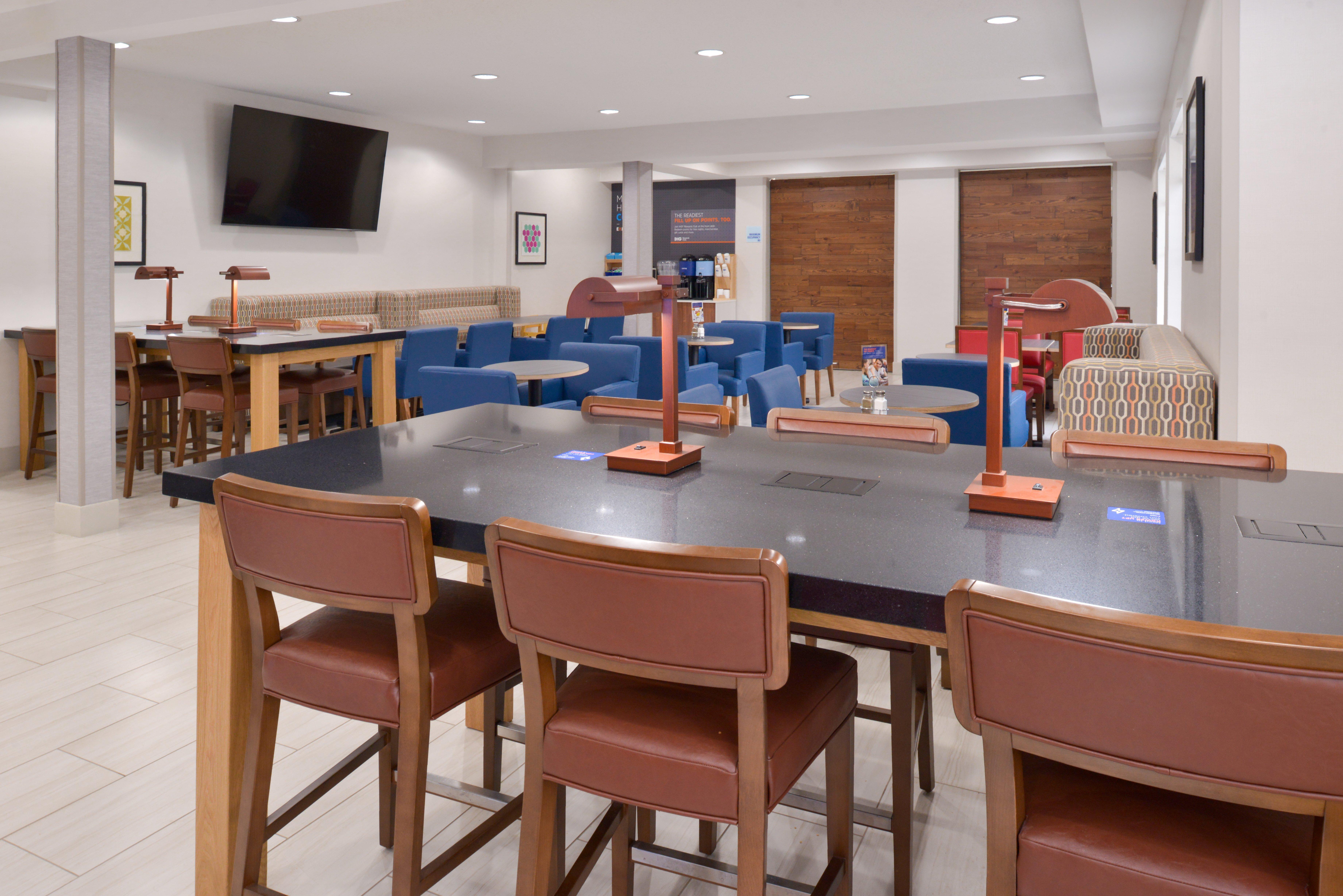 Holiday Inn Express Wixom By Ihg Exterior photo