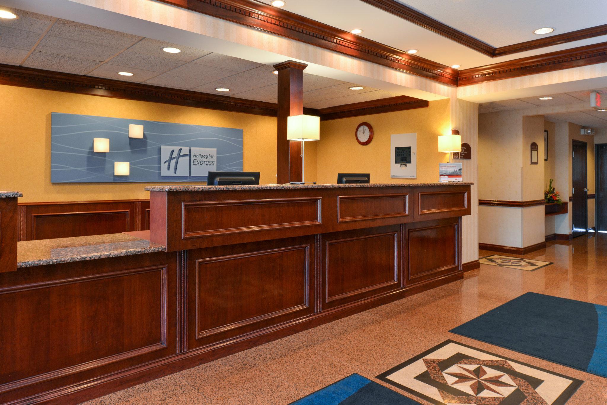 Holiday Inn Express Wixom By Ihg Exterior photo