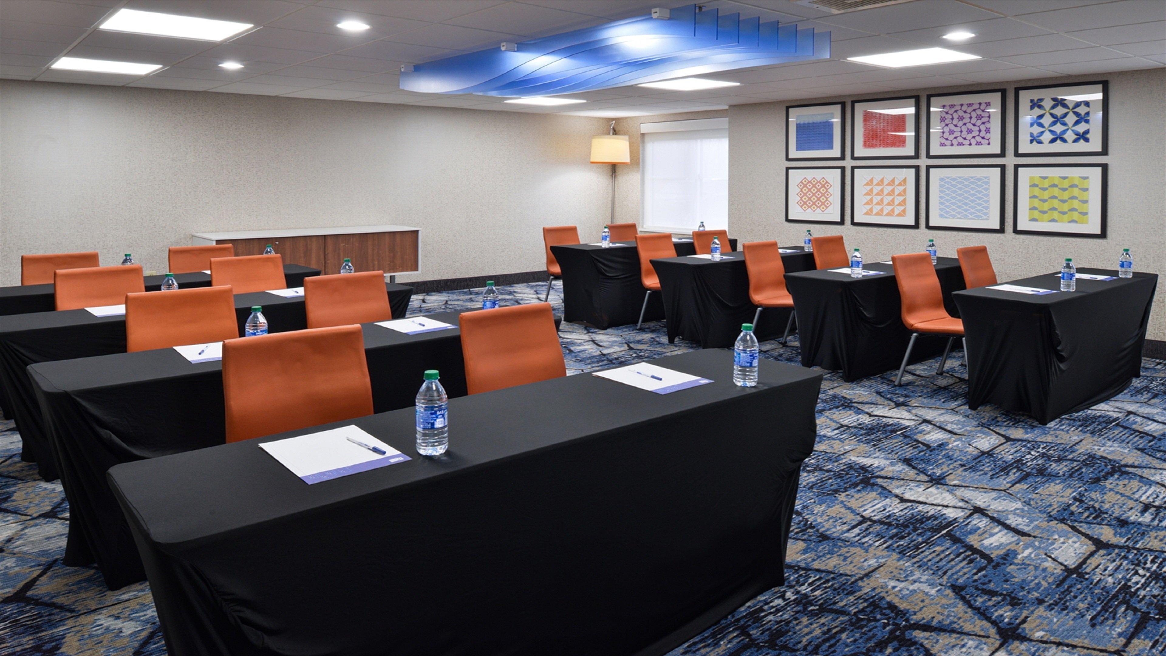 Holiday Inn Express Wixom By Ihg Exterior photo