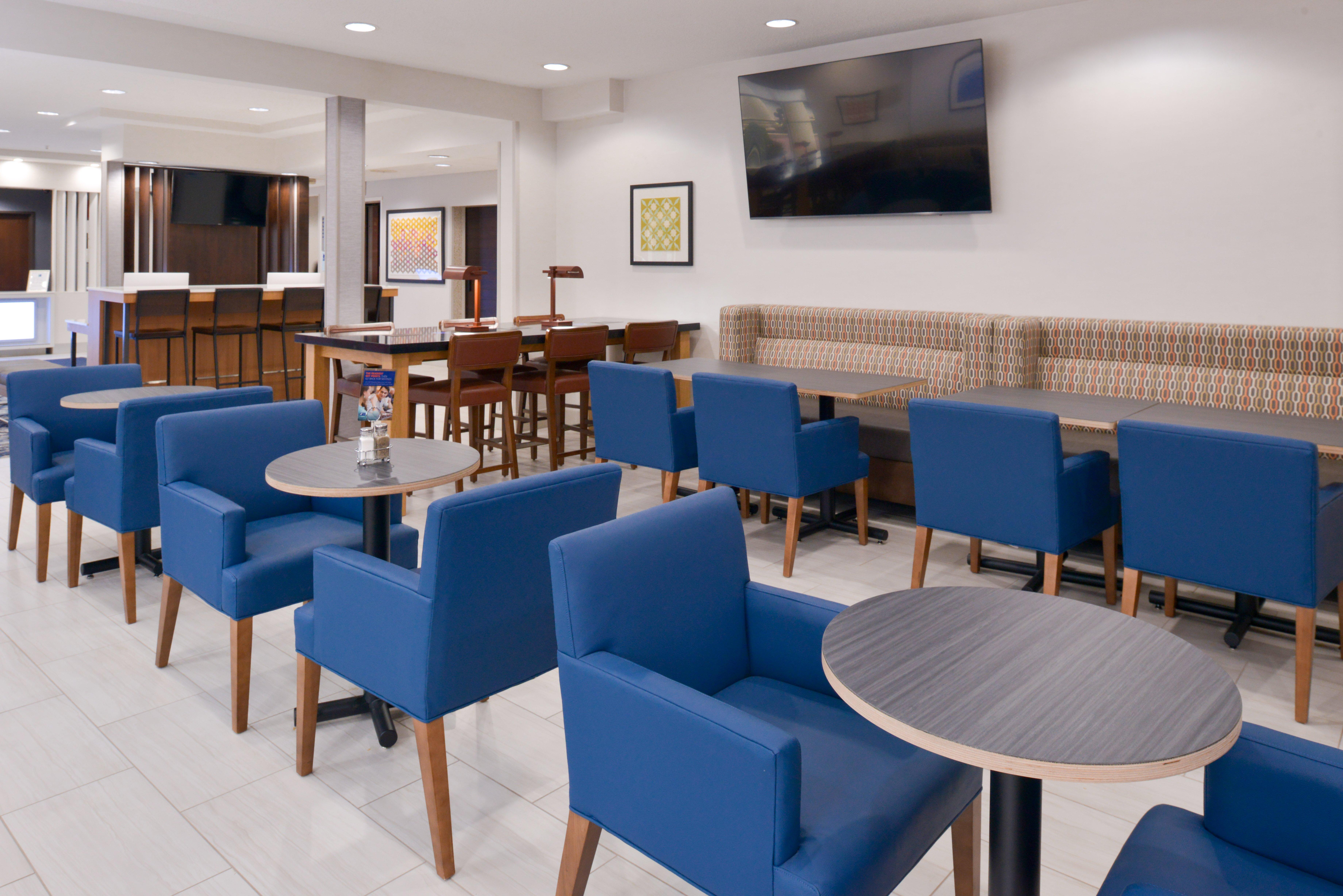 Holiday Inn Express Wixom By Ihg Exterior photo