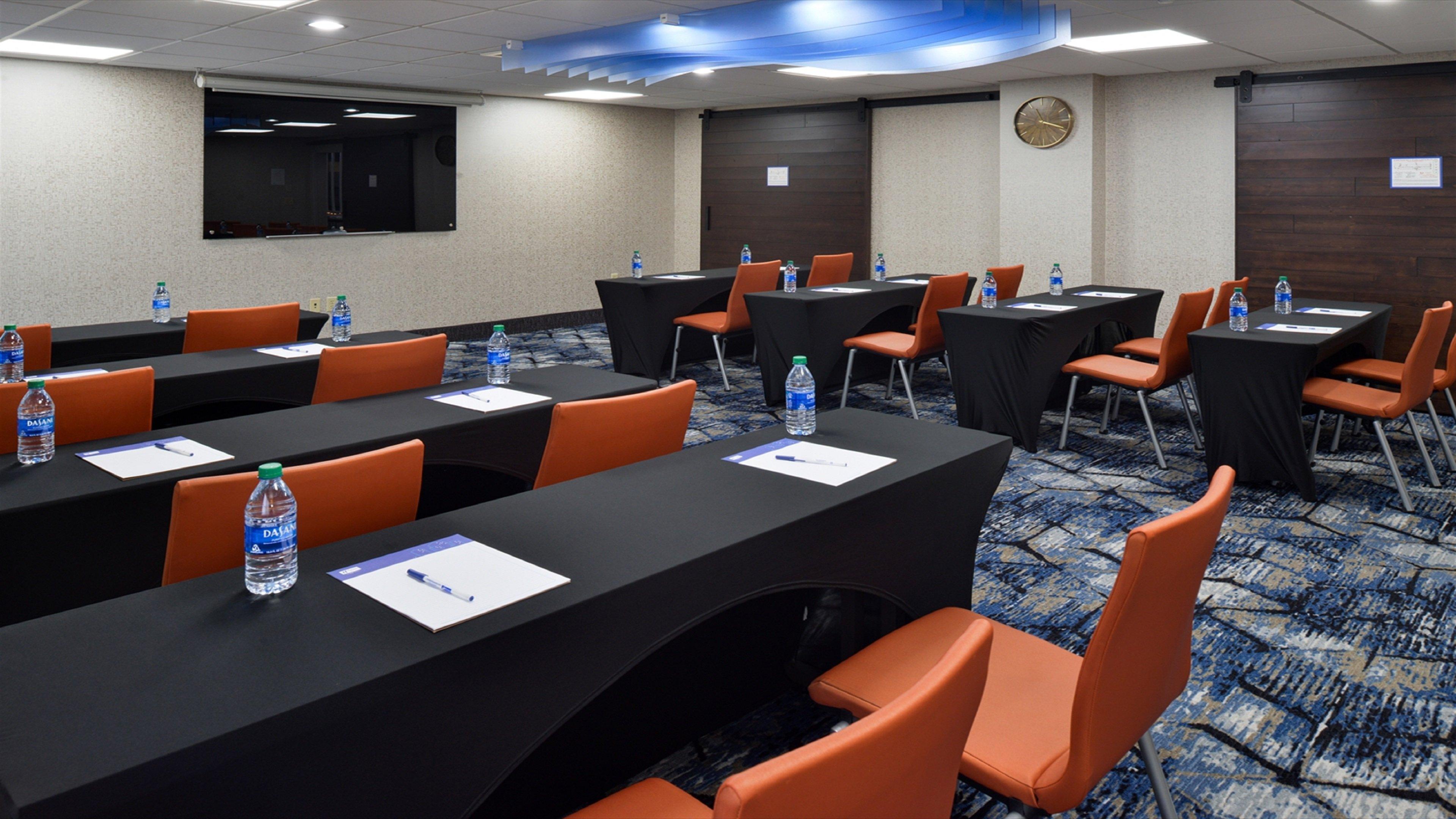 Holiday Inn Express Wixom By Ihg Exterior photo